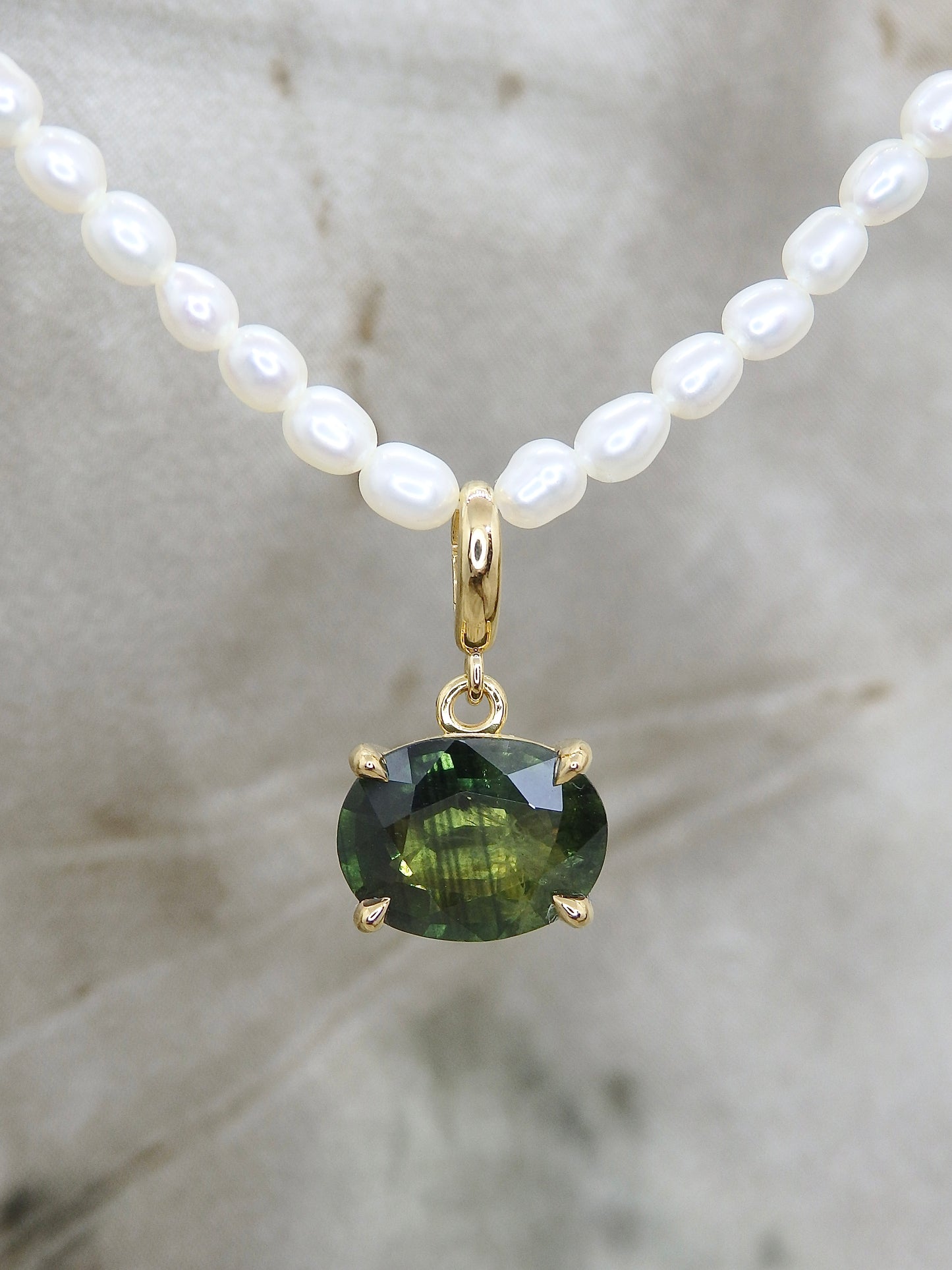 Phi 2.73ct Striped Green Sapphire East-West Pendant