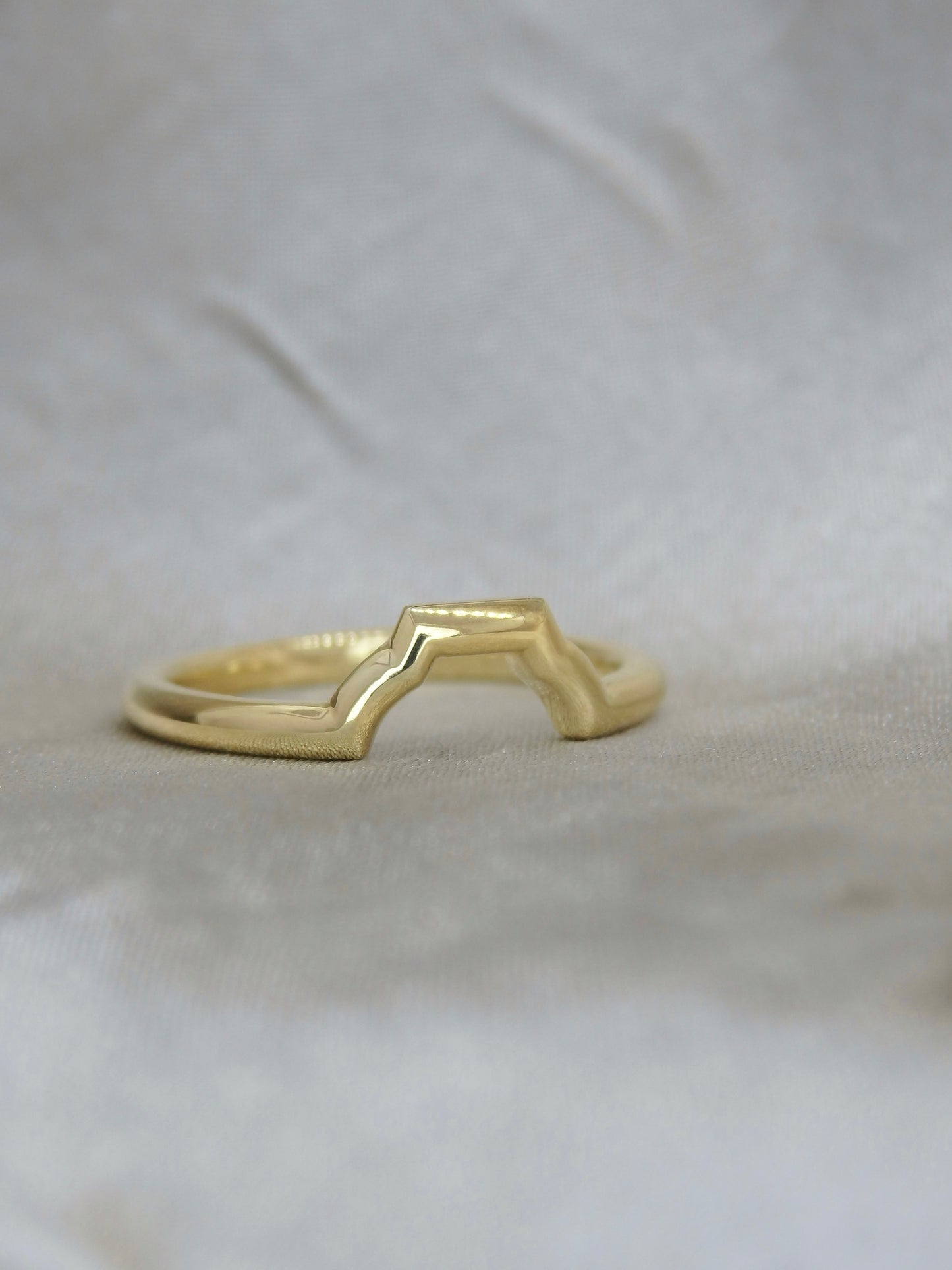 Pillar II Fitted Wedding Band