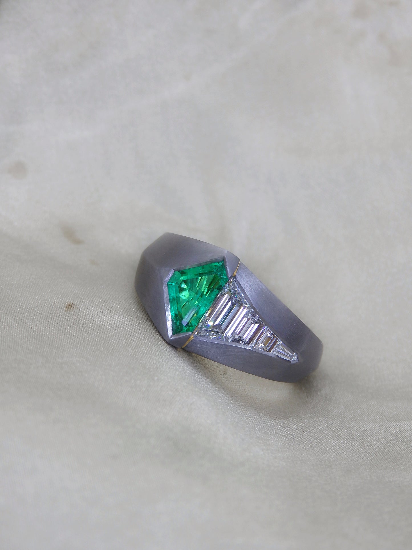 Caiman - Colombian Emerald Tantalum Ring