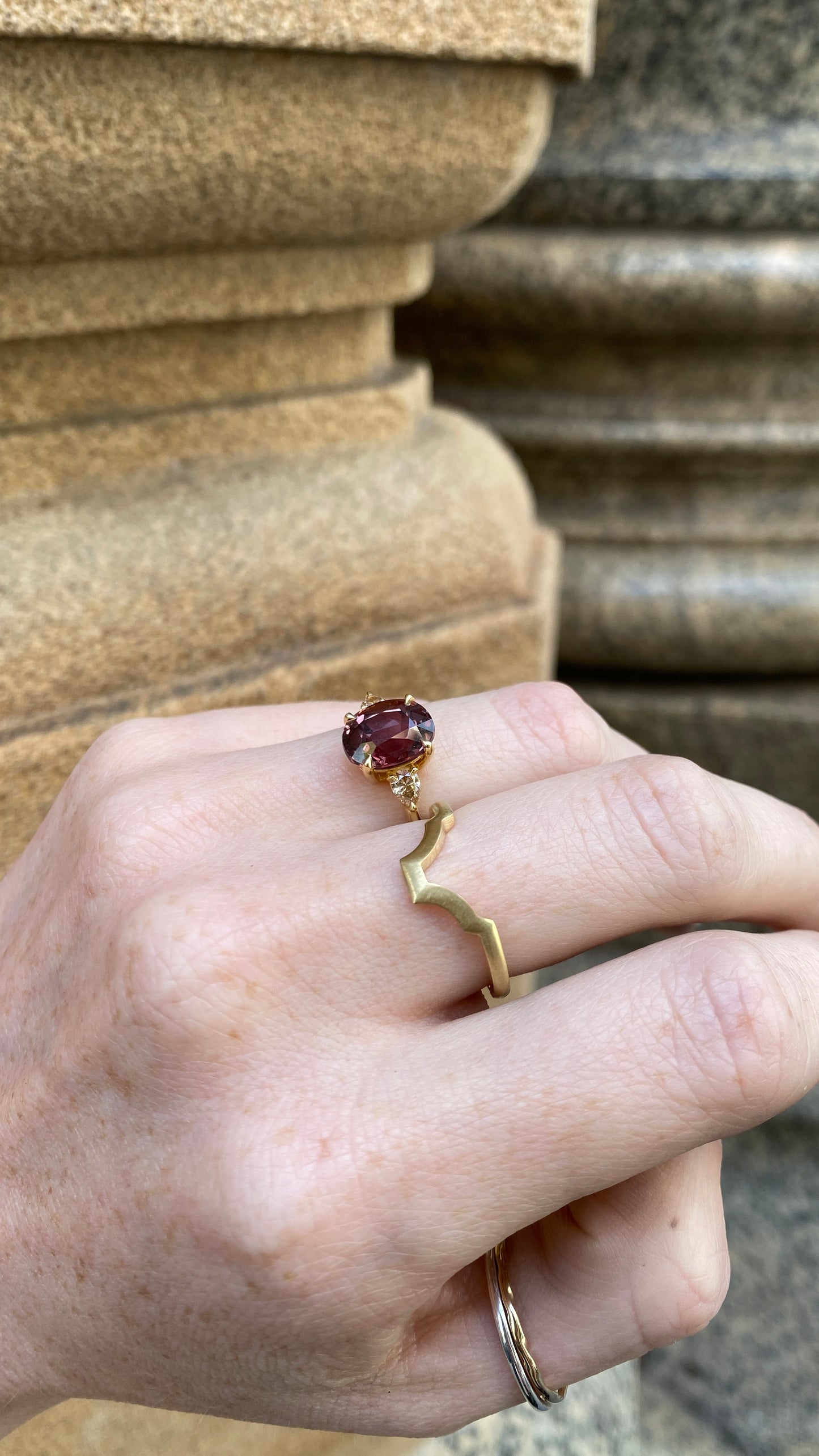 Pillar I Fitted Wedding Band in Brushed 18ct Yellow Gold