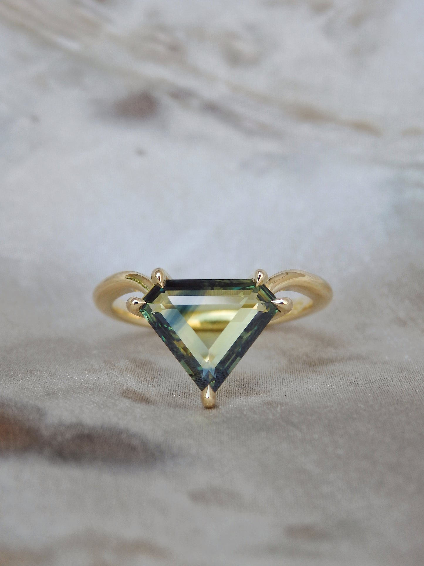 “Vitral” 2.60ct Unheated Australian Parti Sapphire Shield-Cut Solitaire Engagement Ring