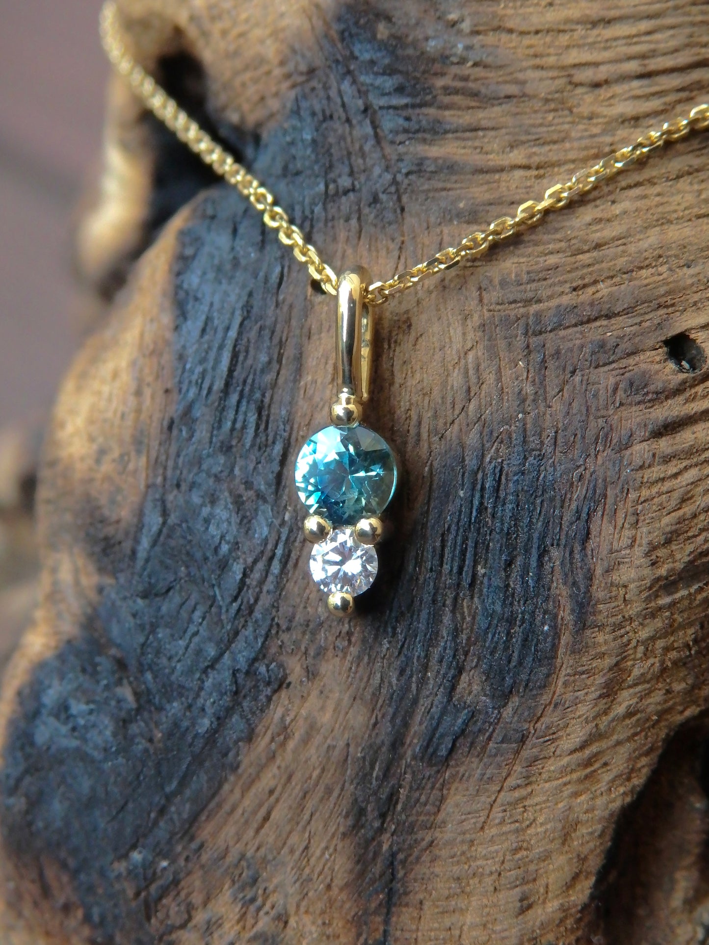 Round “Duet” Toi Et Moi  Pendant 18ct Gold