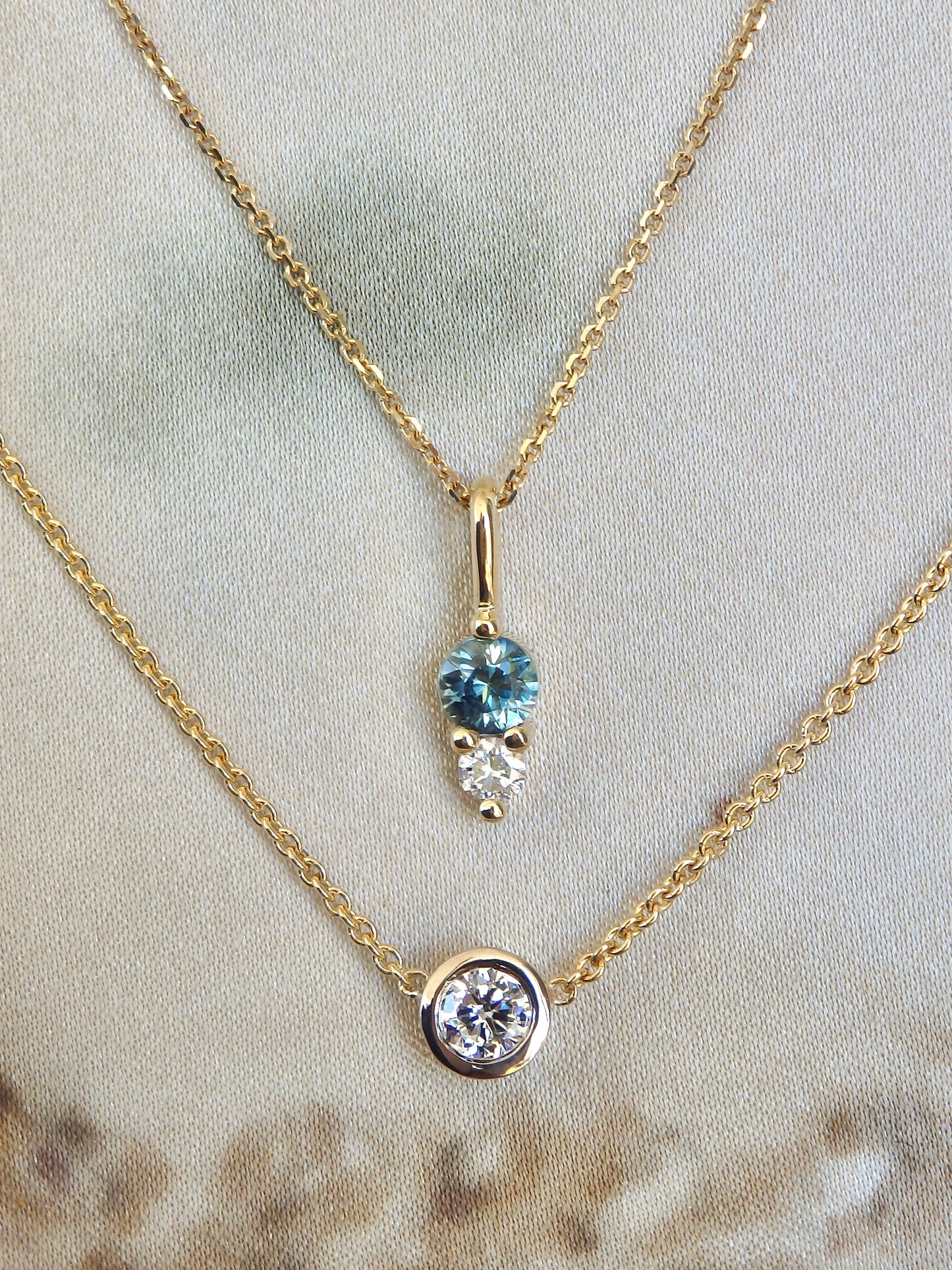 Round “Duet” Toi Et Moi  Pendant 18ct Gold