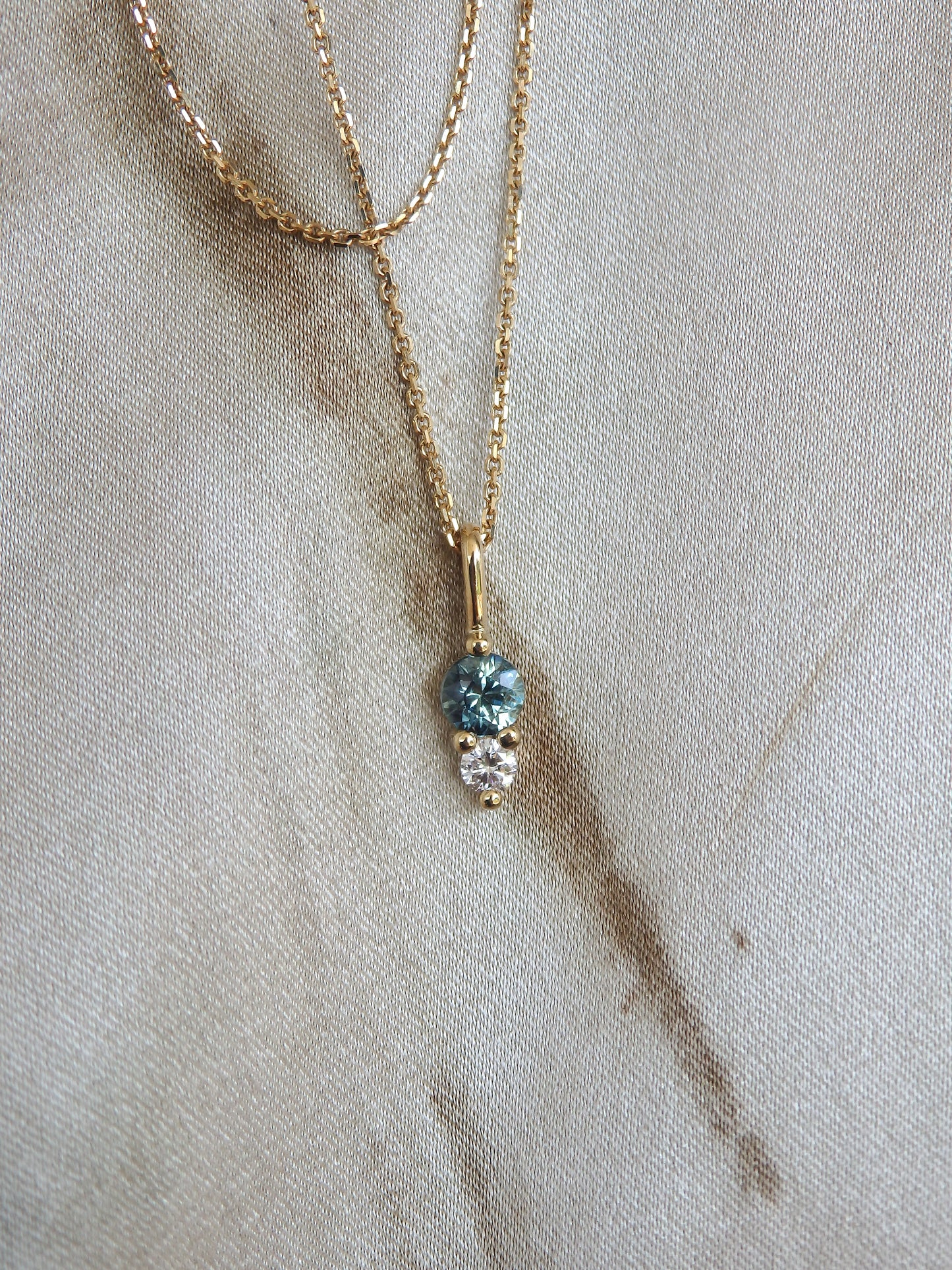 Round “Duet” Toi Et Moi  Pendant 18ct Gold