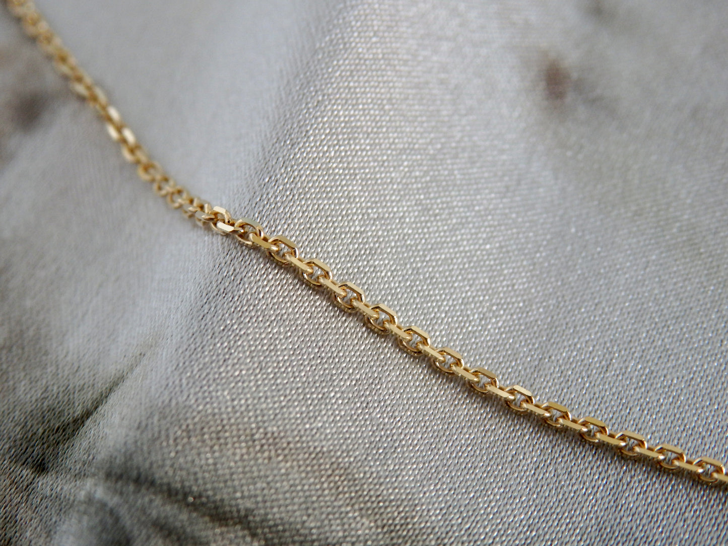 18ct Gold Diamond-Cut Trace Chain