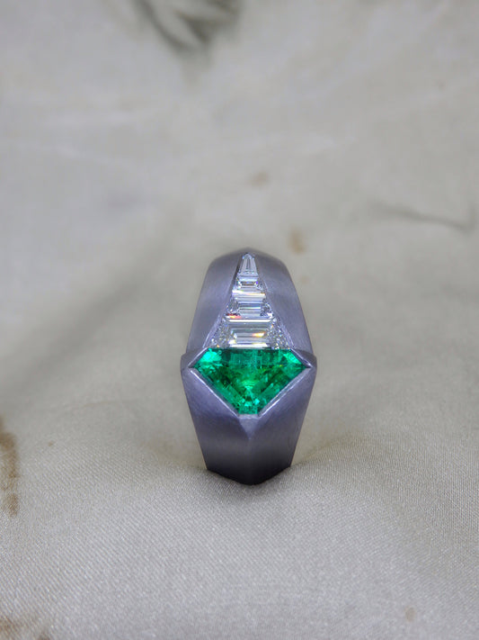 Caiman - Colombian Emerald Tantalum Ring