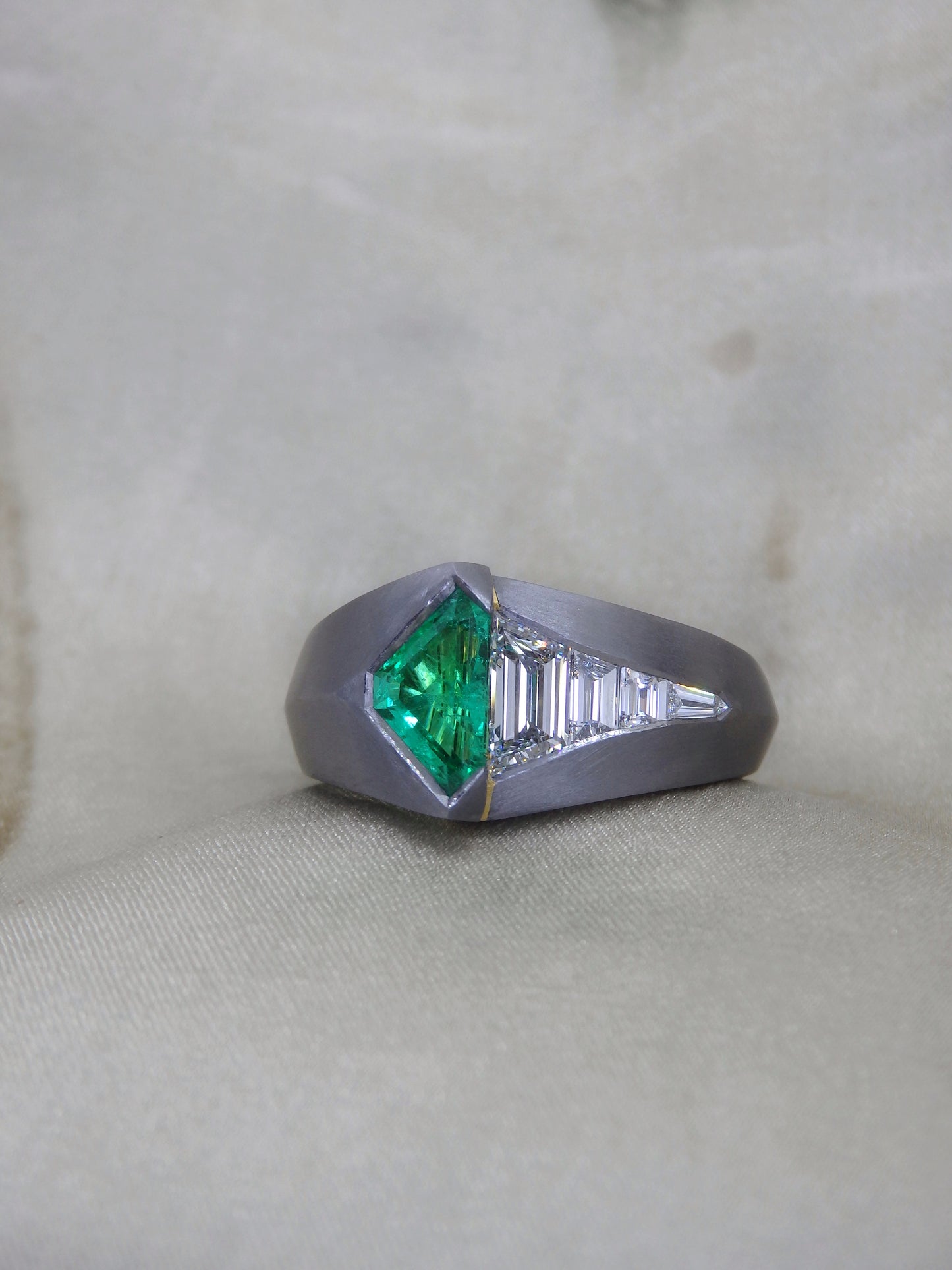 Caiman - Colombian Emerald Tantalum Ring