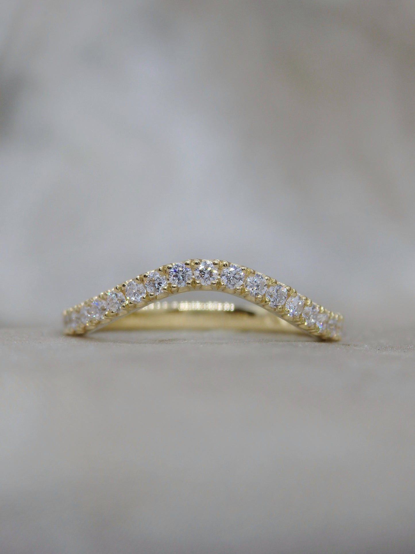 Strong Curve Diamond Band