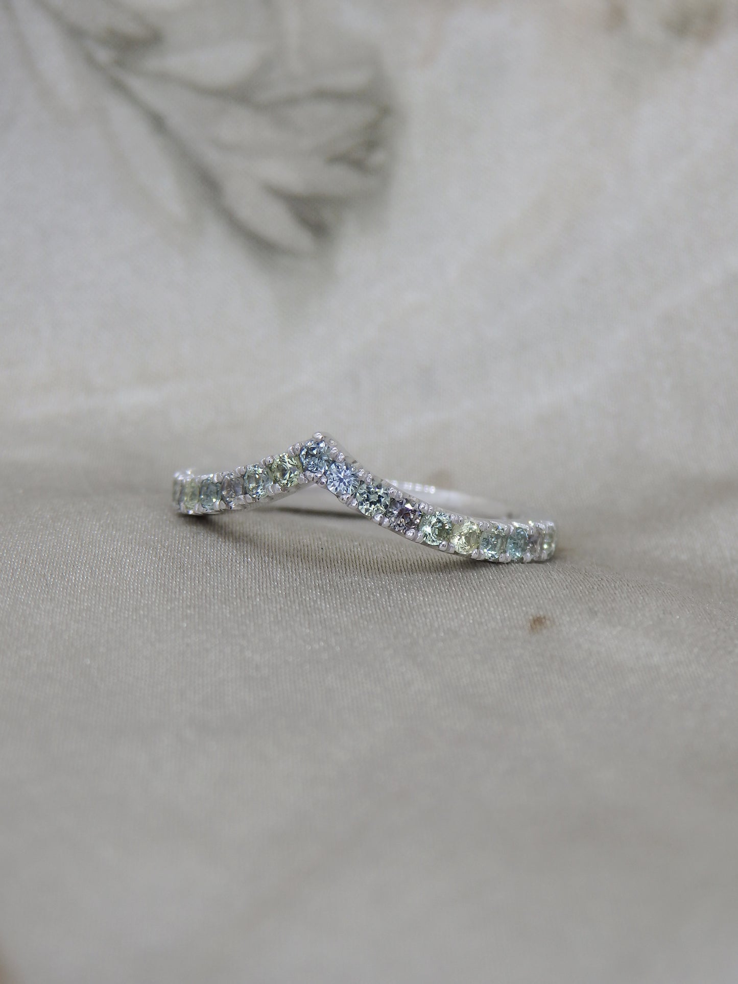 Peak Eucalypt Sapphire Platinum Band