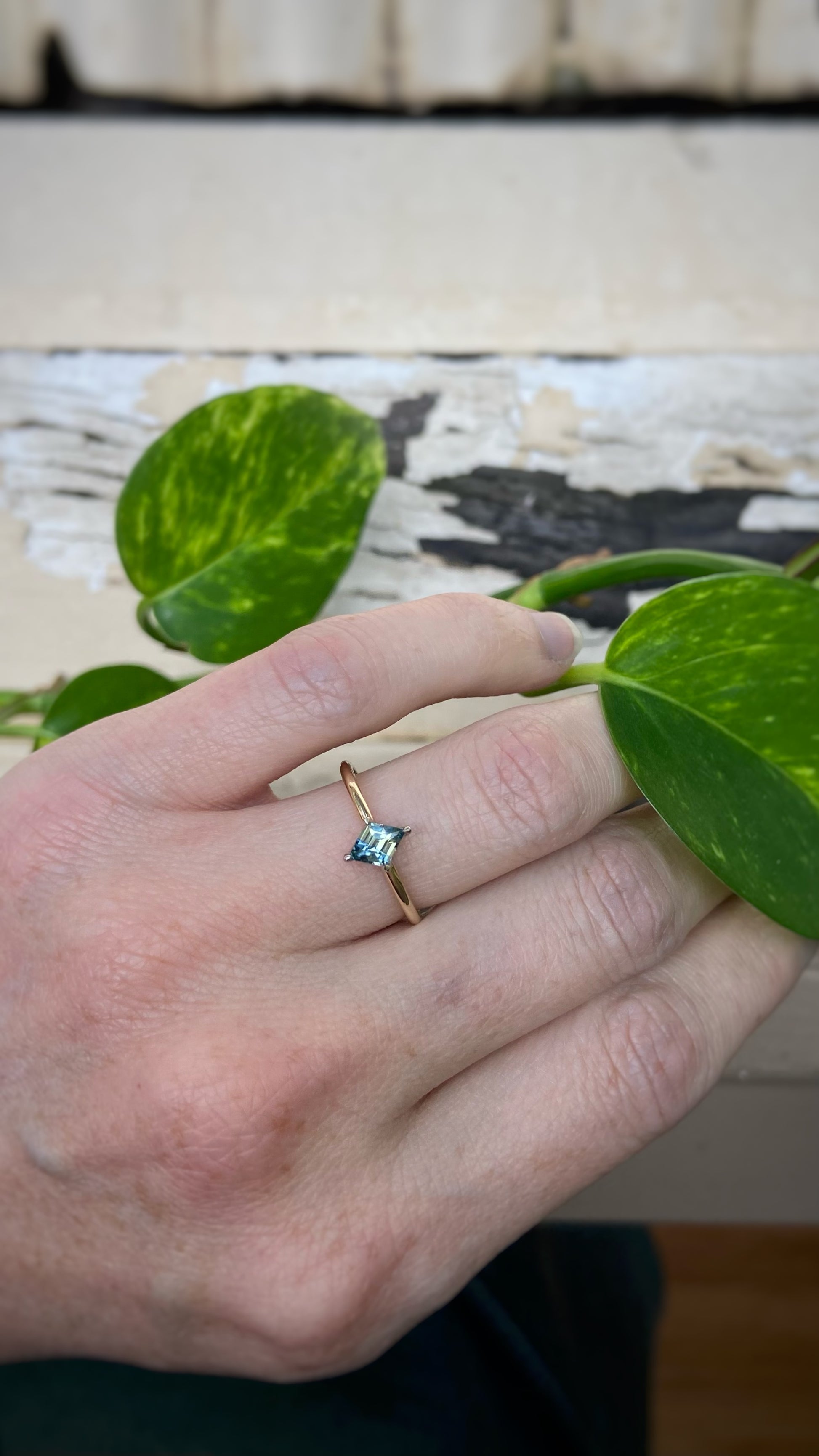 blue parti sapphire gold ring on hand